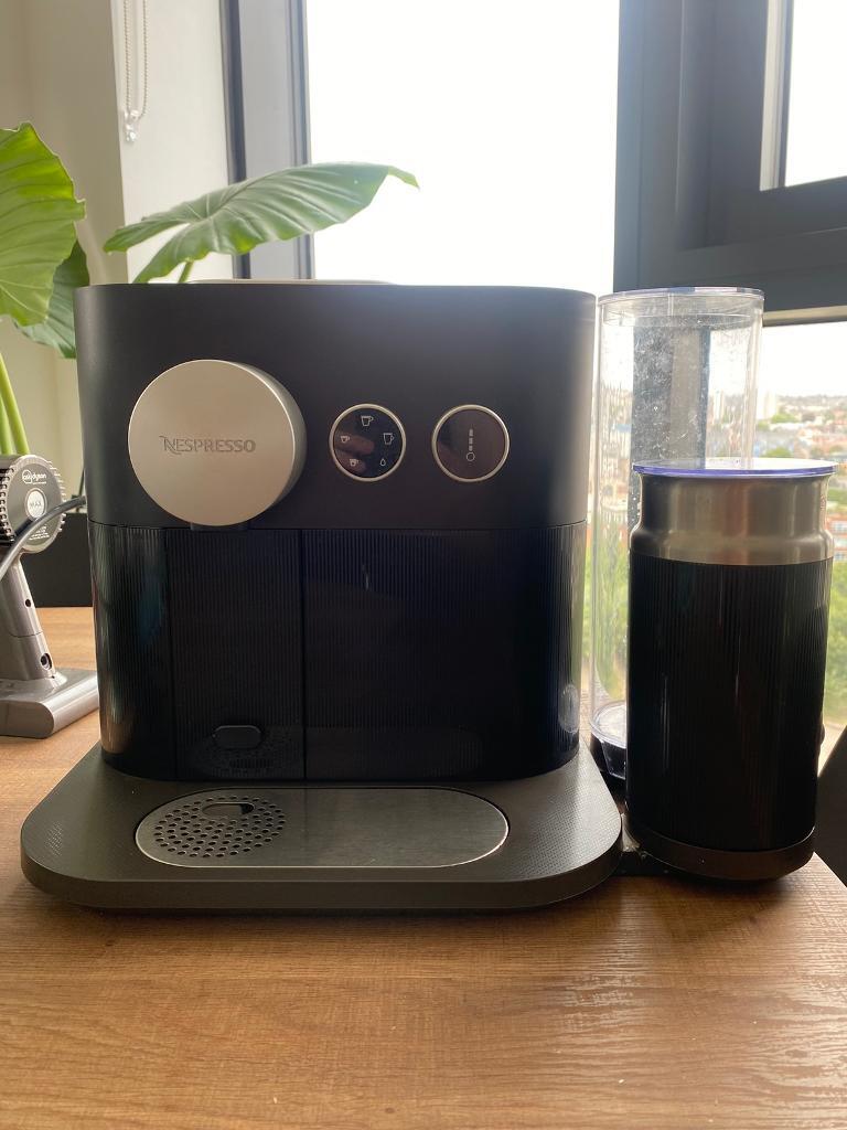 Nespresso Expert with milk frother | in 